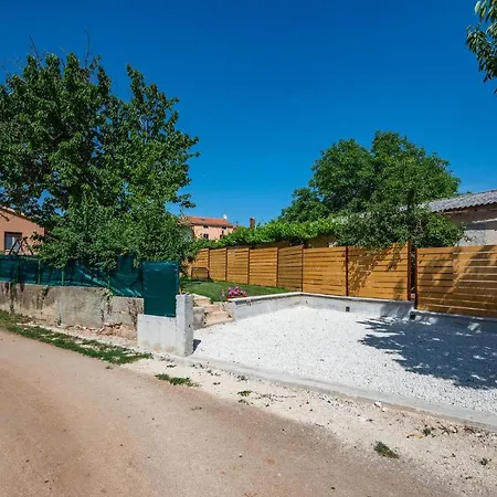 2 Bedroom Beautiful In Semesterbostad *