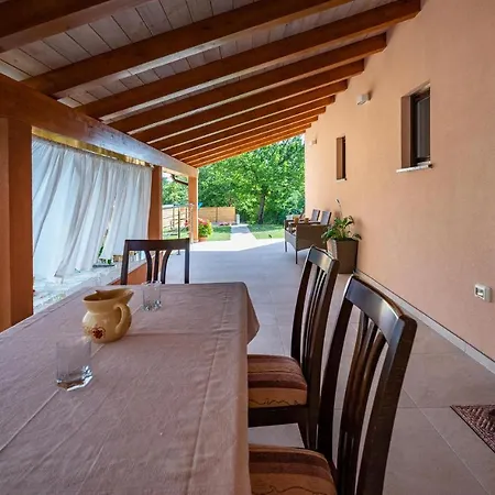 別荘 2 Bedroom Beautiful In Želiski