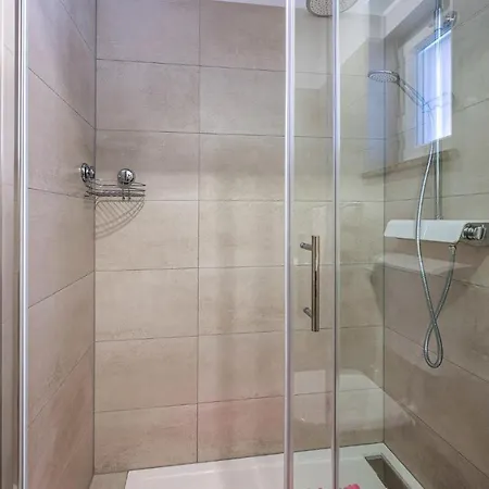 2 Bedroom Beautiful In * Želiski