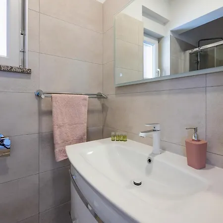2 Bedroom Beautiful In
